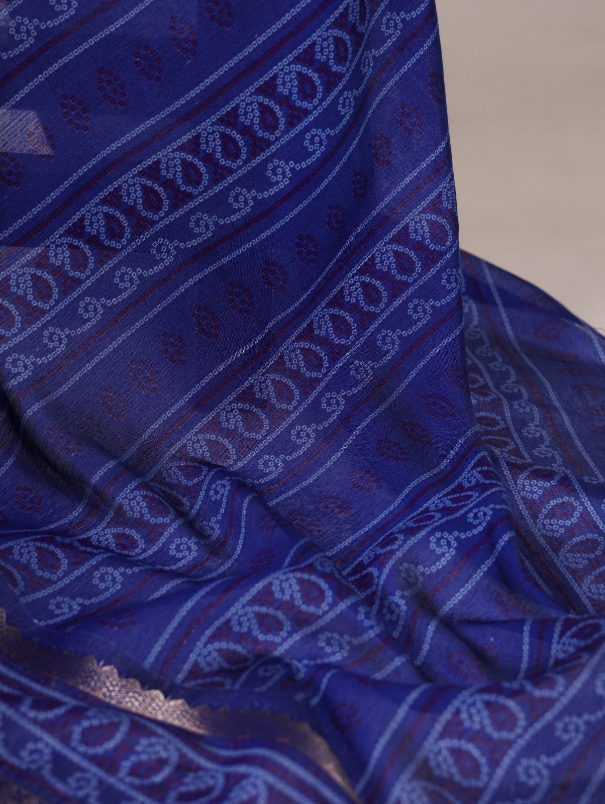 Bandhej Print Chanderi Saree with Zari Weaving – YNF7046 Series | Polyester Viscose | Unstitched Blouse | Festive Wear