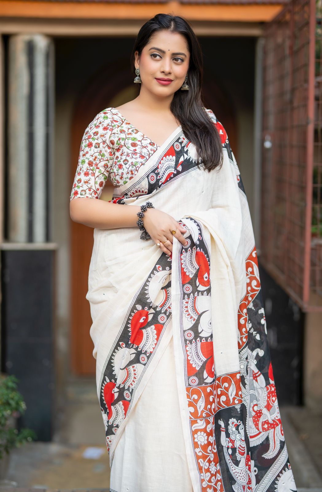 Ivory Linen Saree with Kalamkari Print & Aari Mirror Work – Soft Fabric with Tassel Pallu | Printed Blouse | Trending 2025