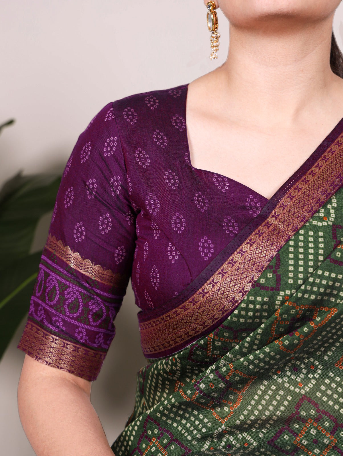 Bandhej Print Chanderi Saree with Zari Weaving – YNF7046 Series | Polyester Viscose | Unstitched Blouse | Festive Wear